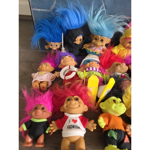 Bundle of 24 Assorted Vintage Russ Troll Dolls - Picture 3 of 5